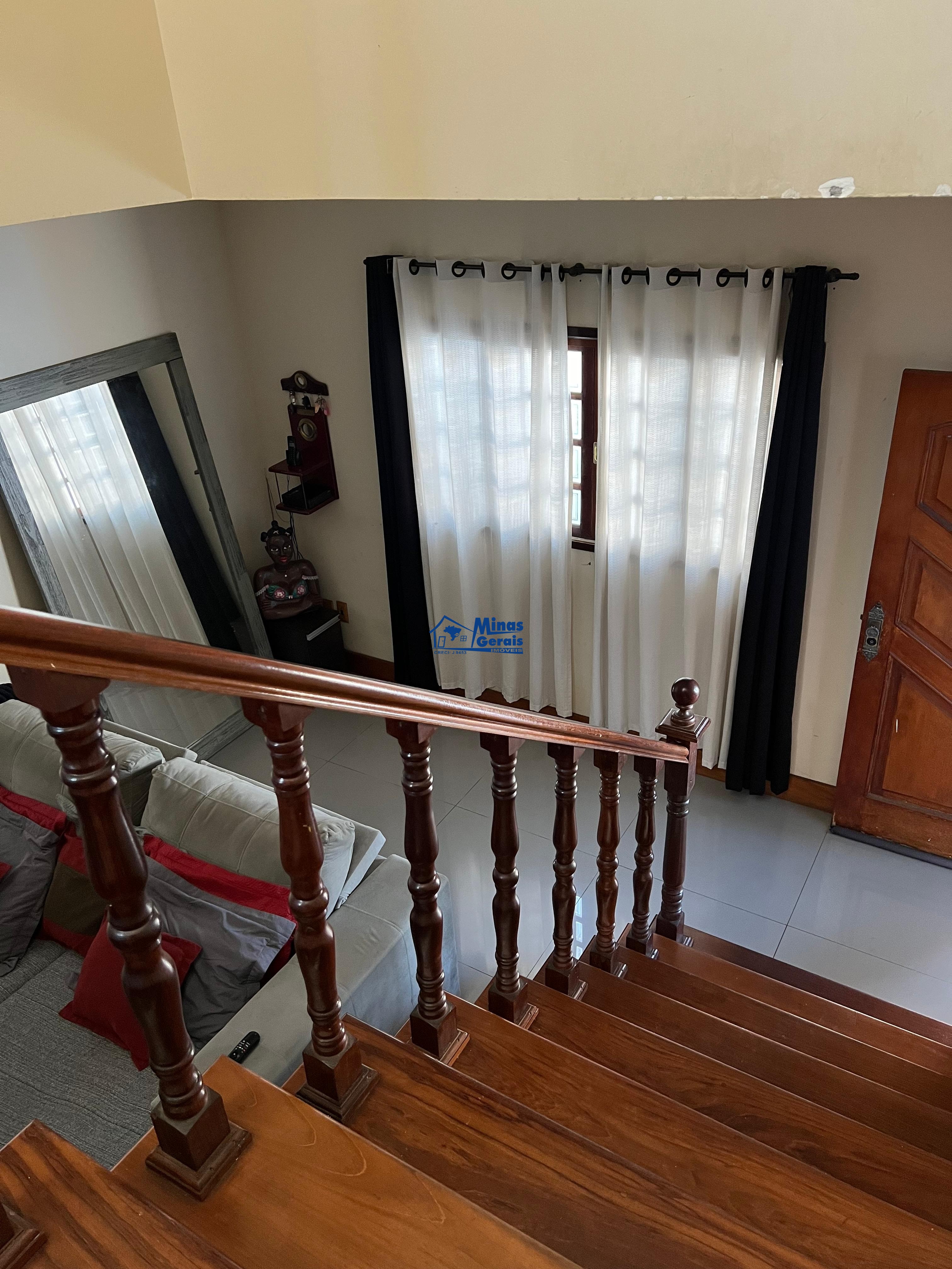 Casa para alugar com 4 quartos, 150m² - Foto 1
