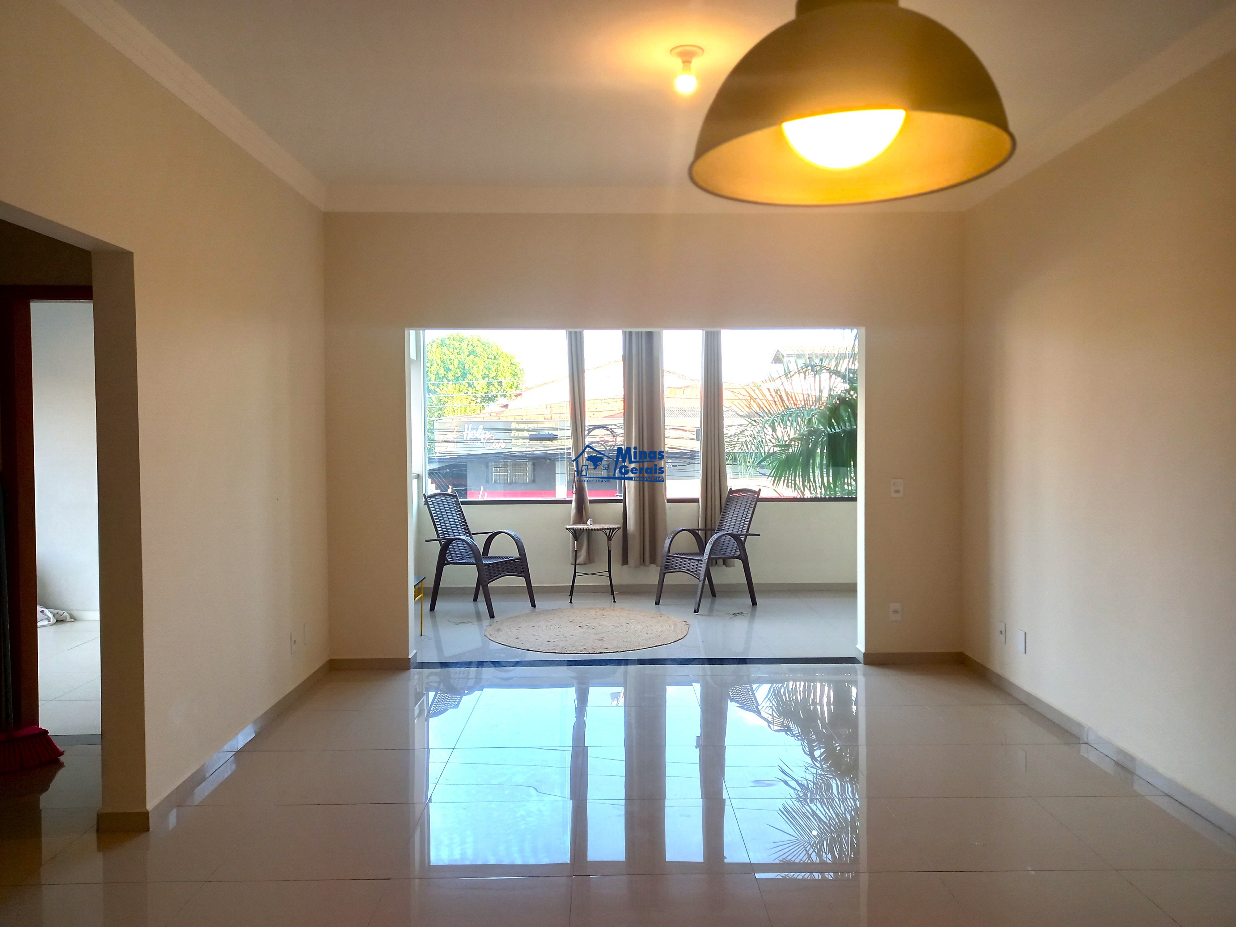 Casa para alugar com 2 quartos, 100m² - Foto 1