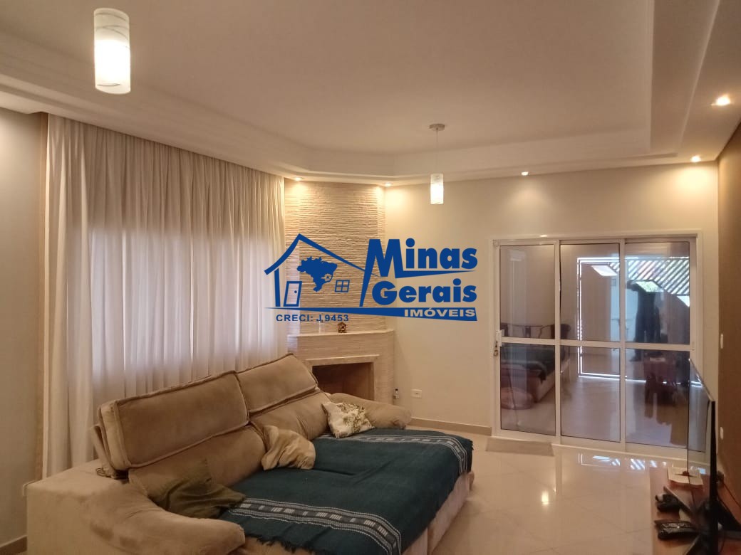 Casa à venda com 4 quartos, 165m² - Foto 1