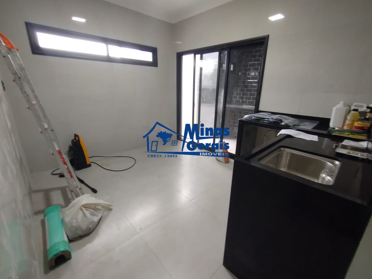 Casa à venda com 3 quartos, 95m² - Foto 3