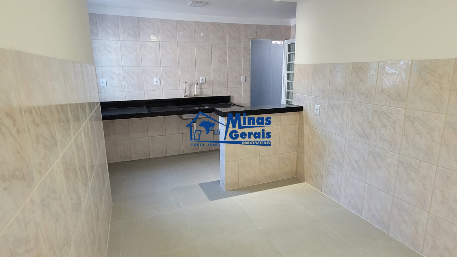 Casa à venda com 2 quartos, 80m² - Foto 4