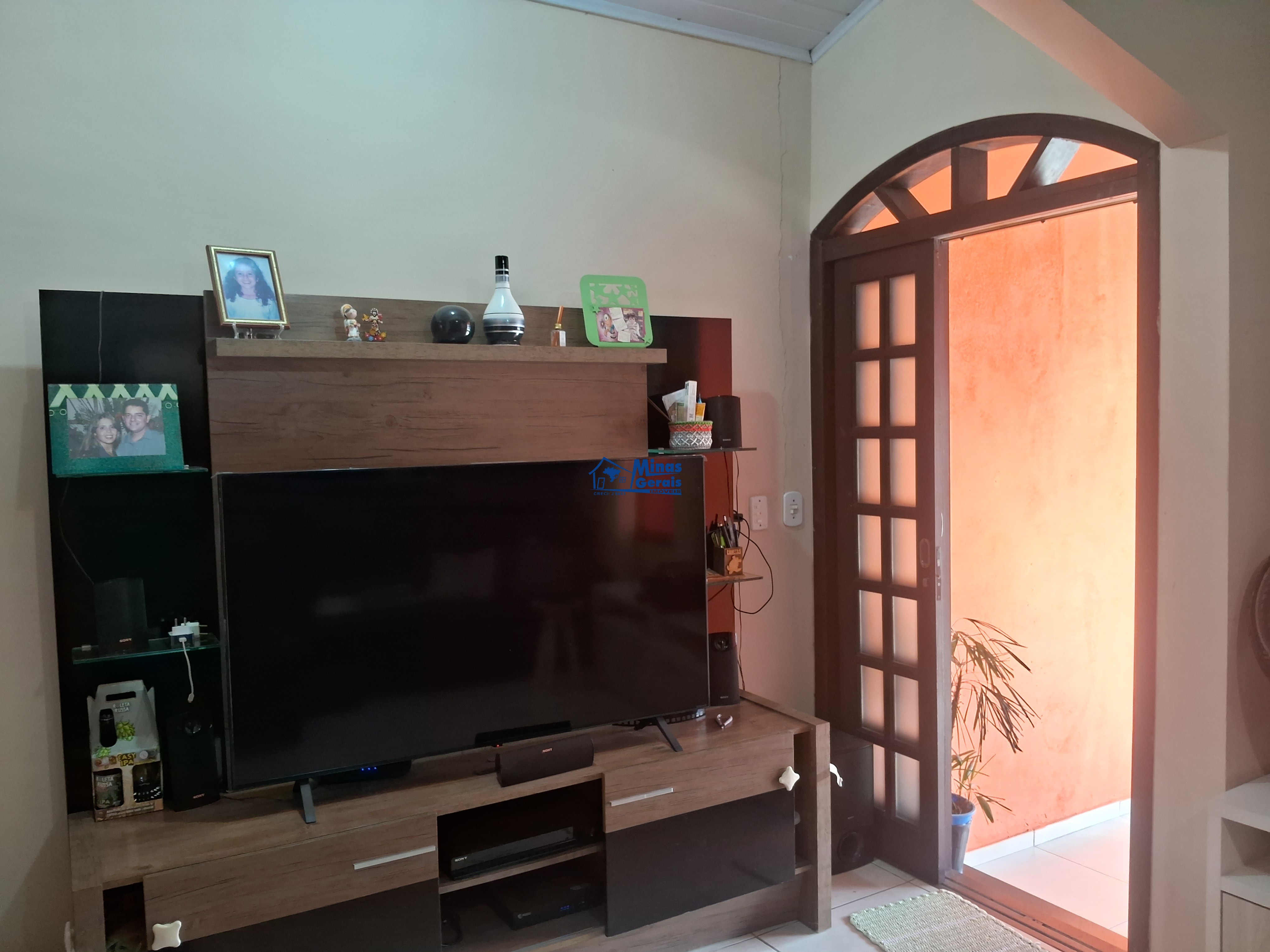 Casa à venda com 3 quartos, 149m² - Foto 1