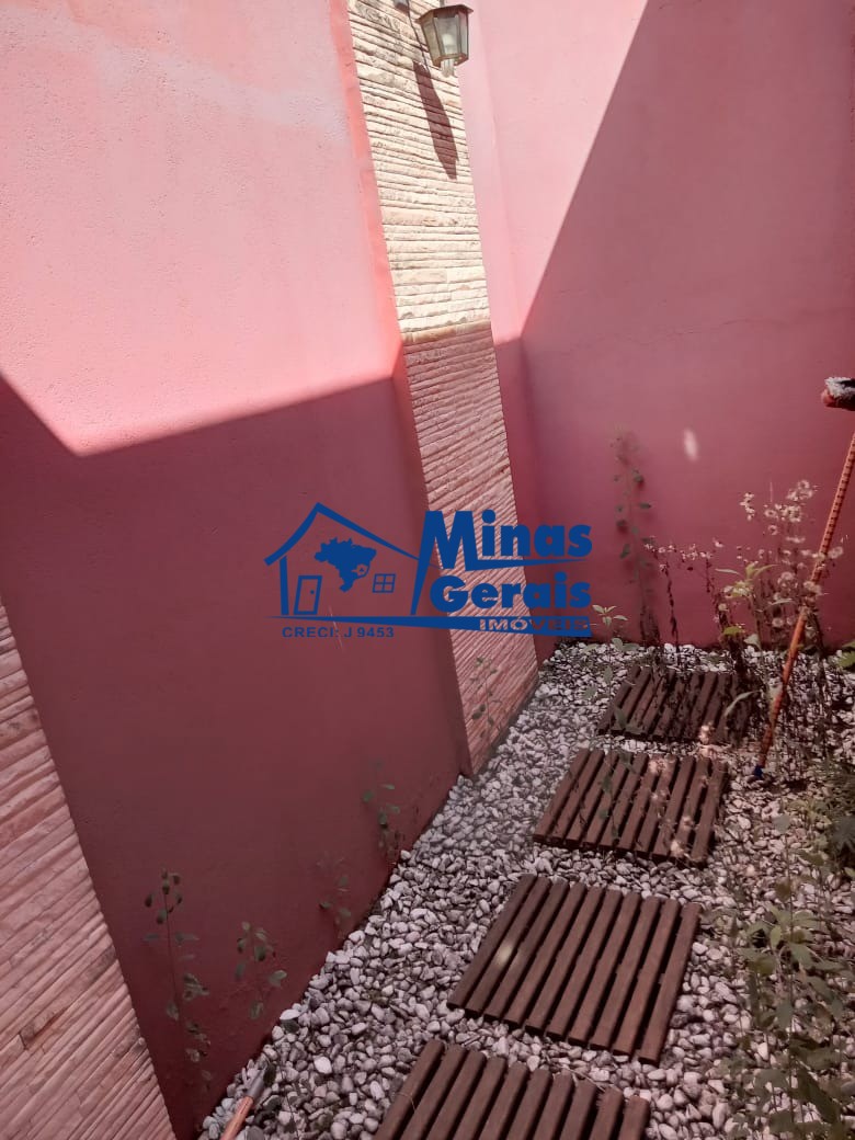 Casa à venda com 4 quartos, 165m² - Foto 15
