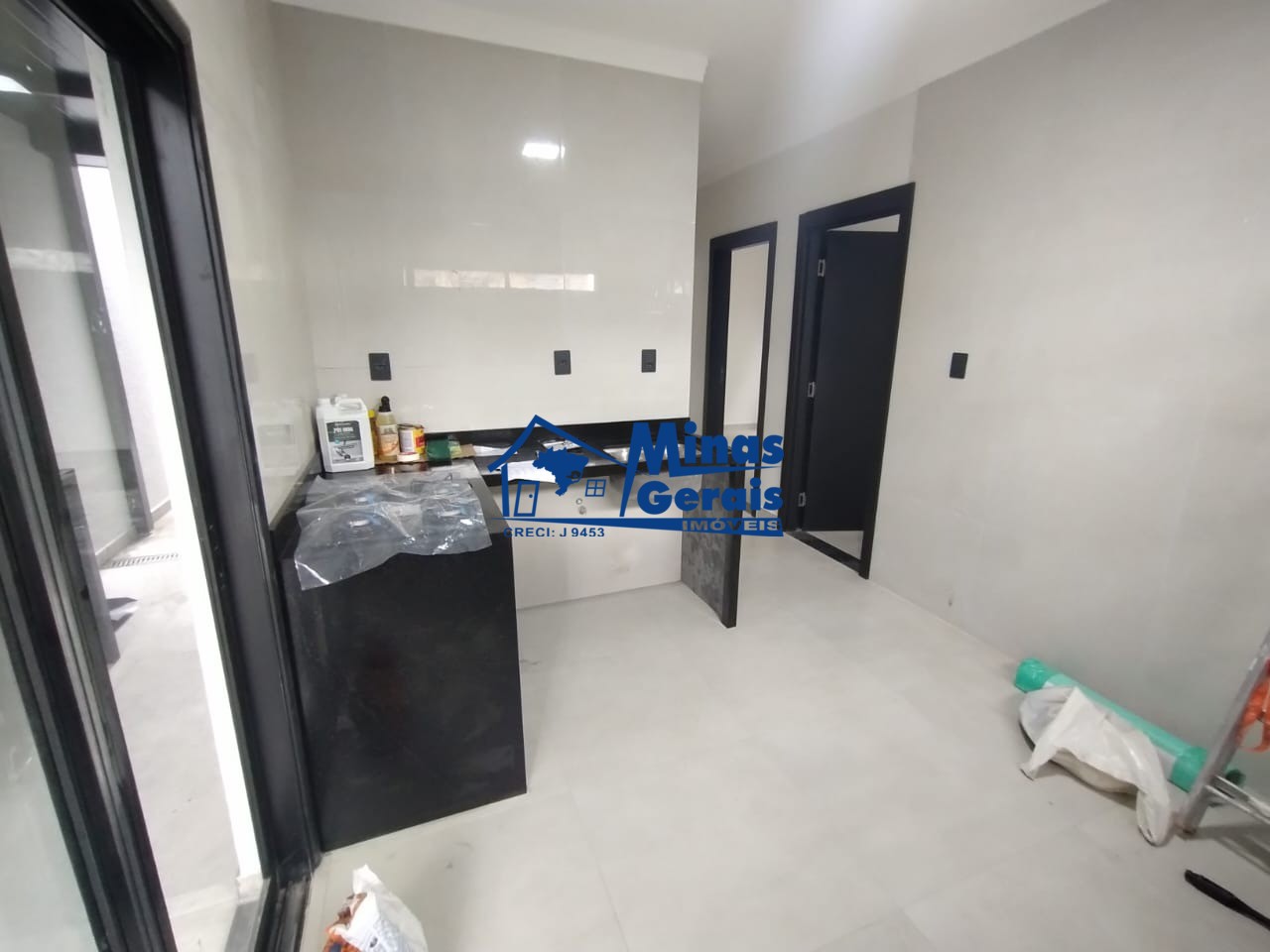 Casa à venda com 3 quartos, 95m² - Foto 2