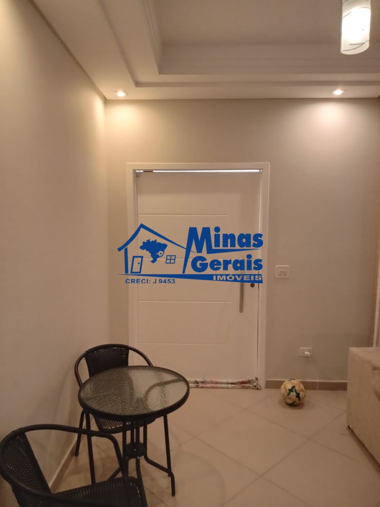 Casa à venda com 4 quartos, 165m² - Foto 2