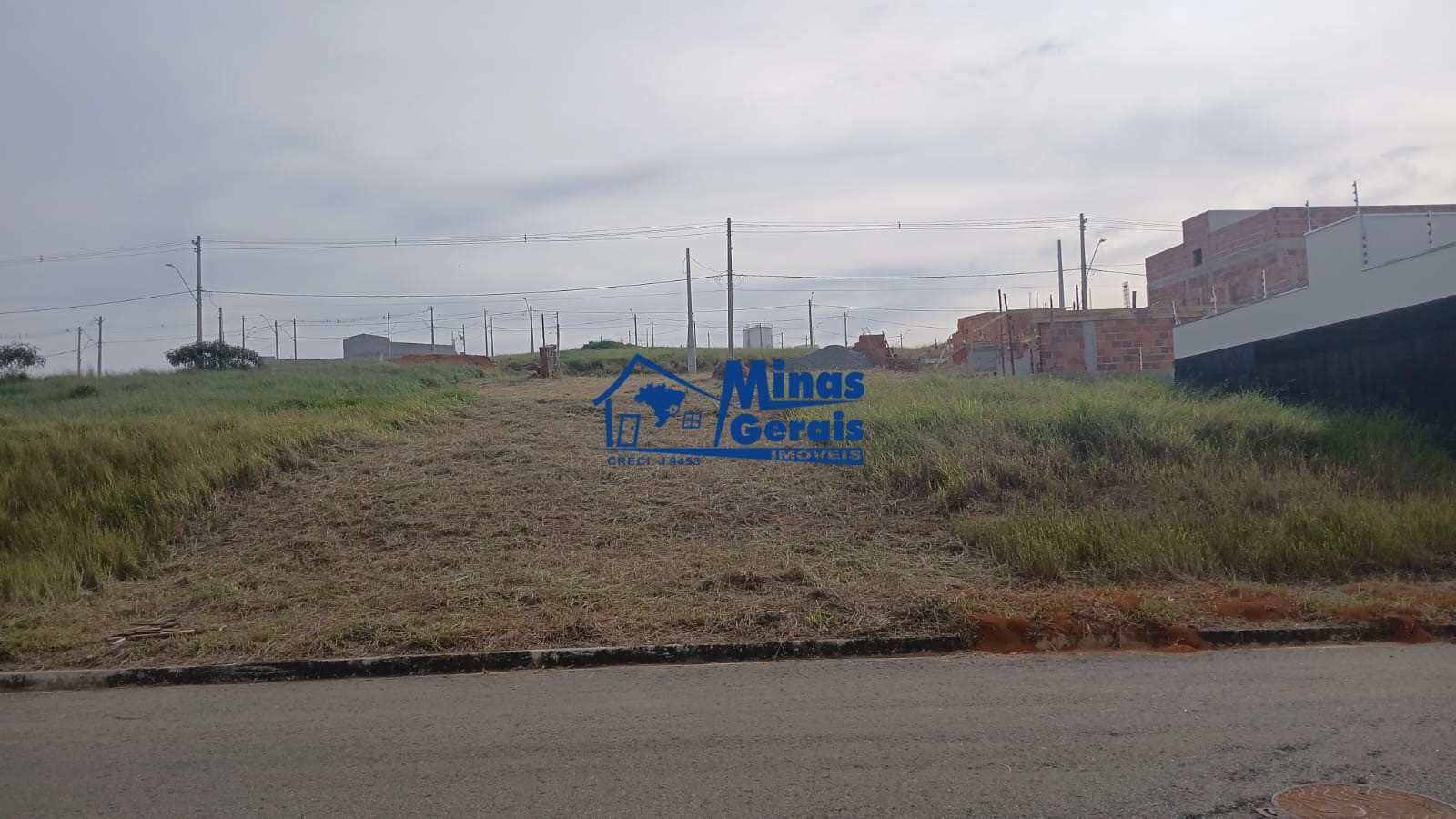 Terreno à venda, 180m² - Foto 1