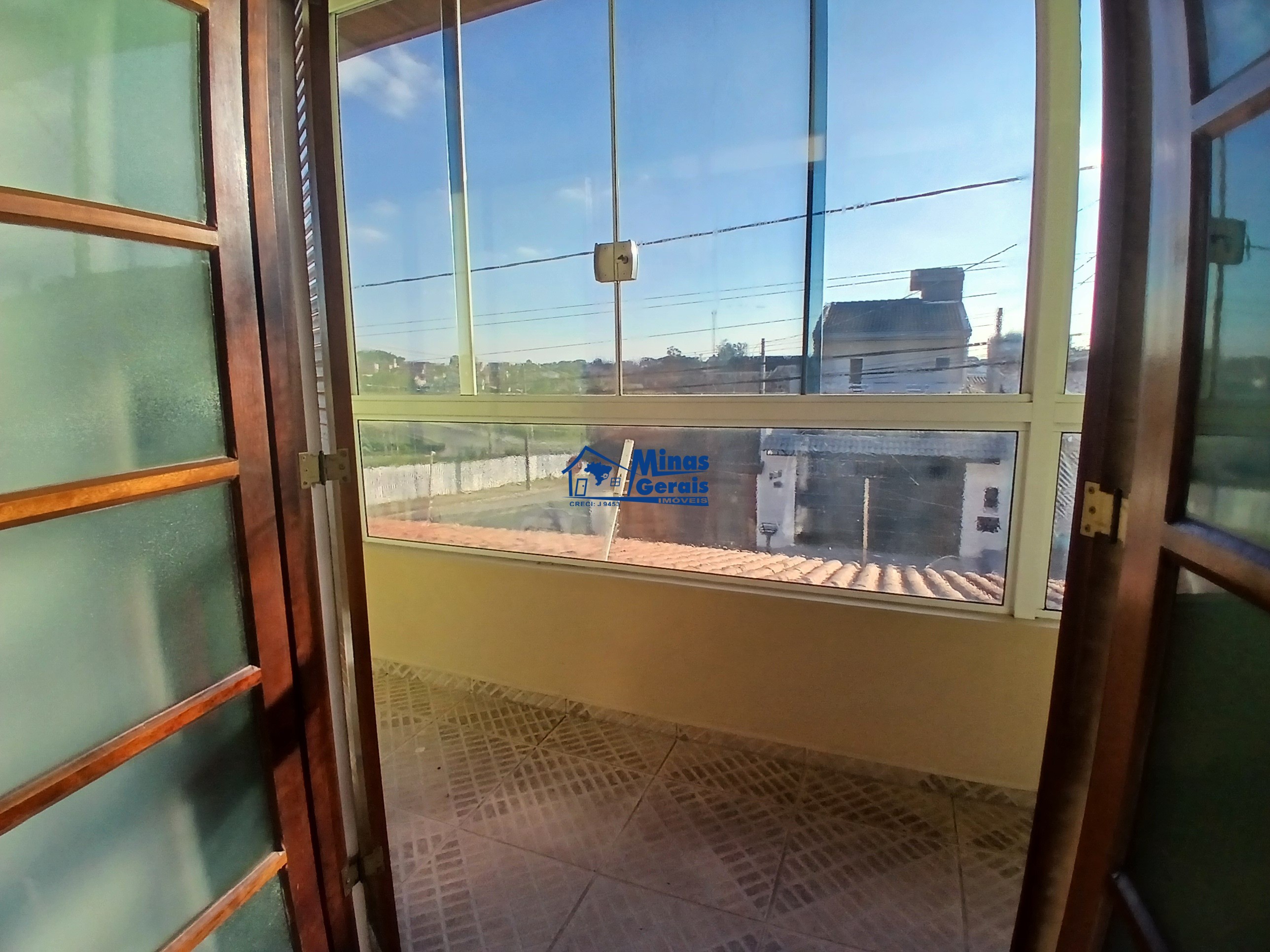 Casa à venda com 5 quartos, 145m² - Foto 2