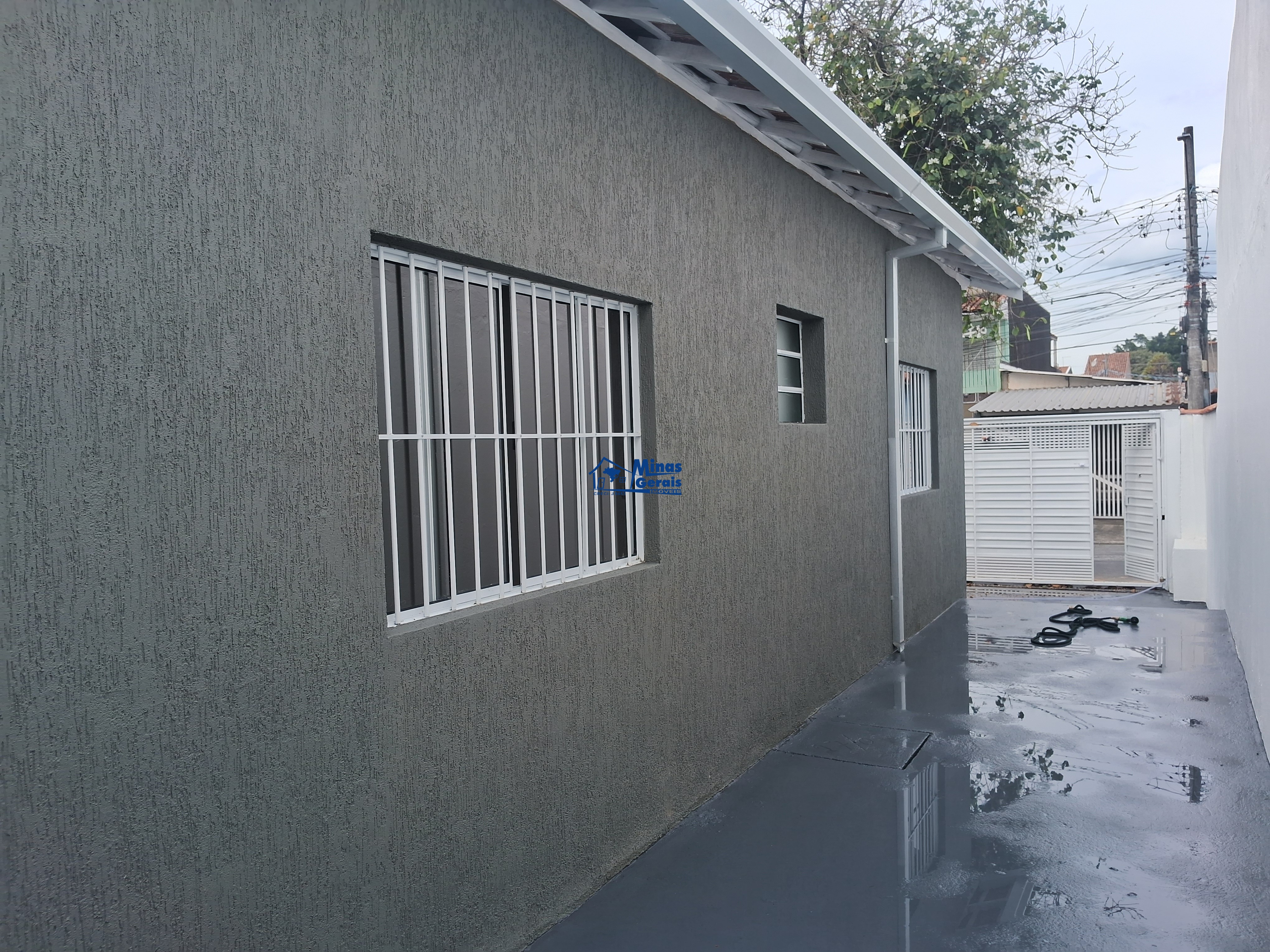 Casa à venda com 3 quartos, 82m² - Foto 1