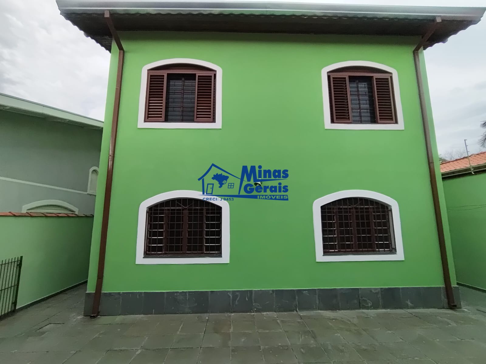 Casa à venda com 5 quartos, 235m² - Foto 1