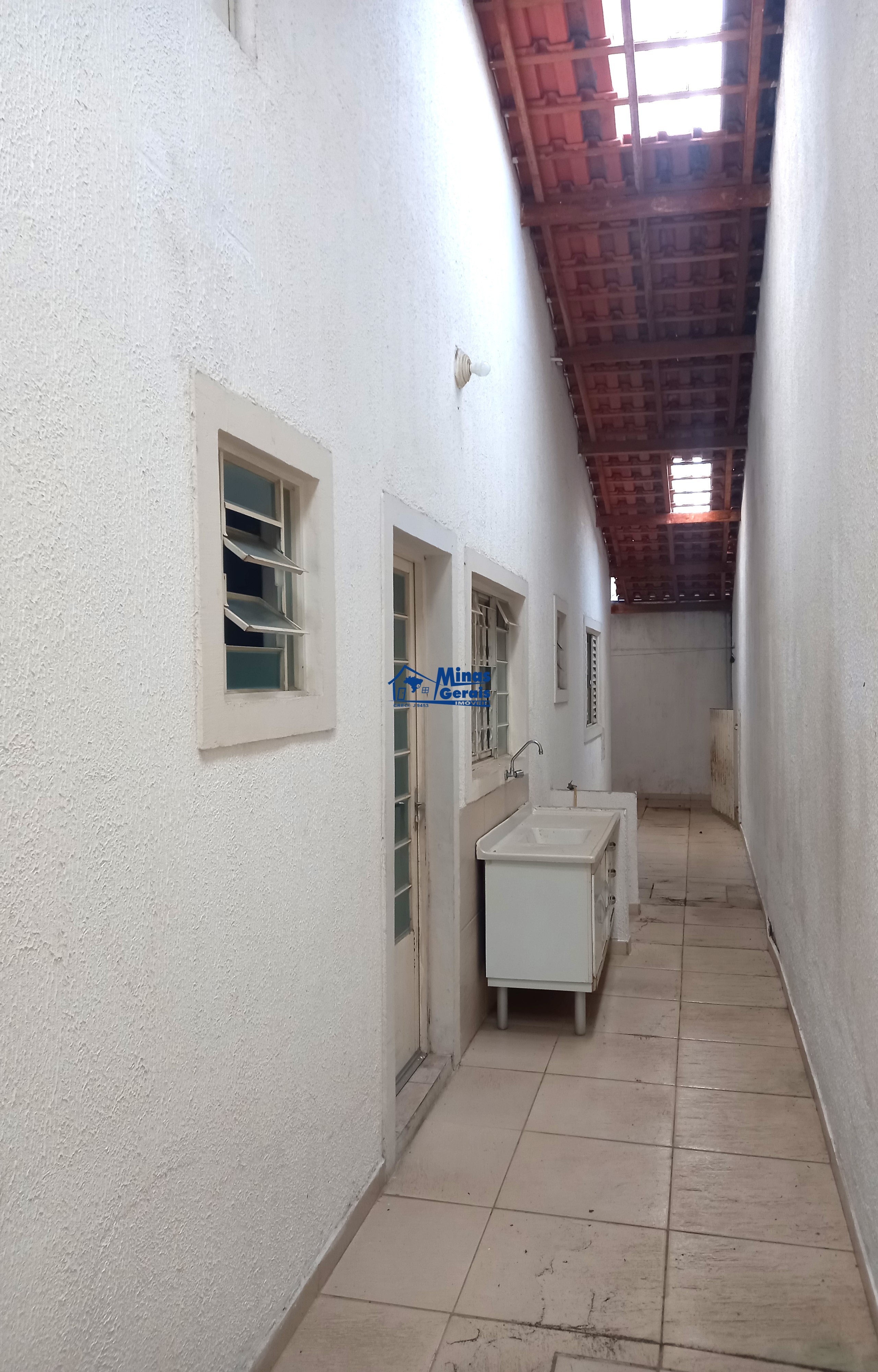 Casa à venda com 2 quartos, 125m² - Foto 3
