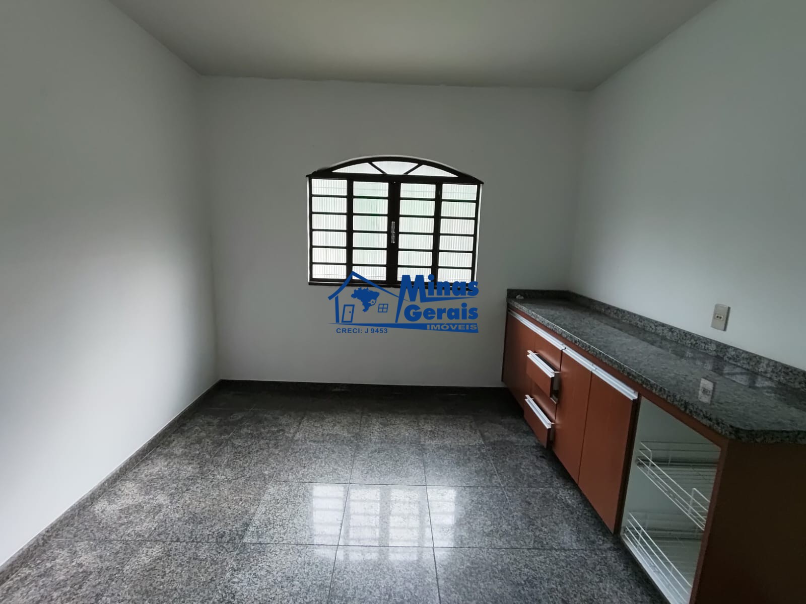 Casa à venda com 5 quartos, 235m² - Foto 4