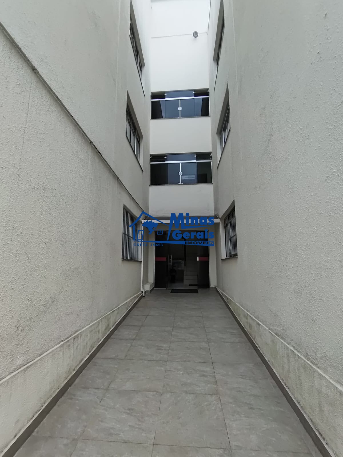 Apartamento à venda com 2 quartos, 70m² - Foto 2