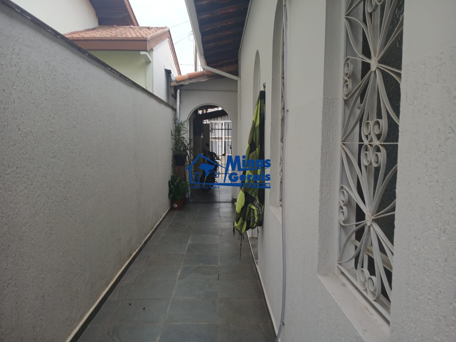 Casa à venda com 2 quartos, 73m² - Foto 1