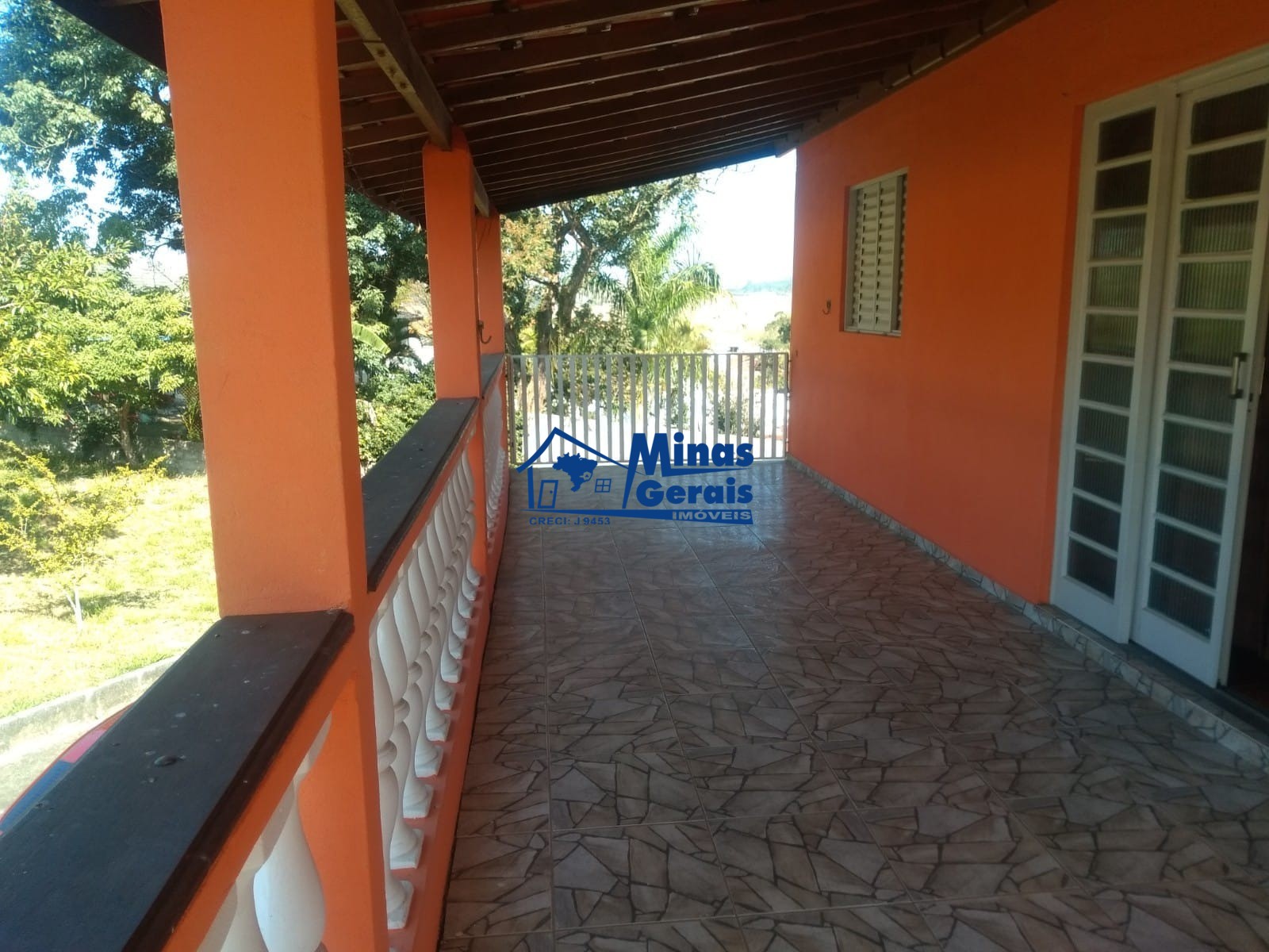 Chácara à venda com 5 quartos, 211m² - Foto 1