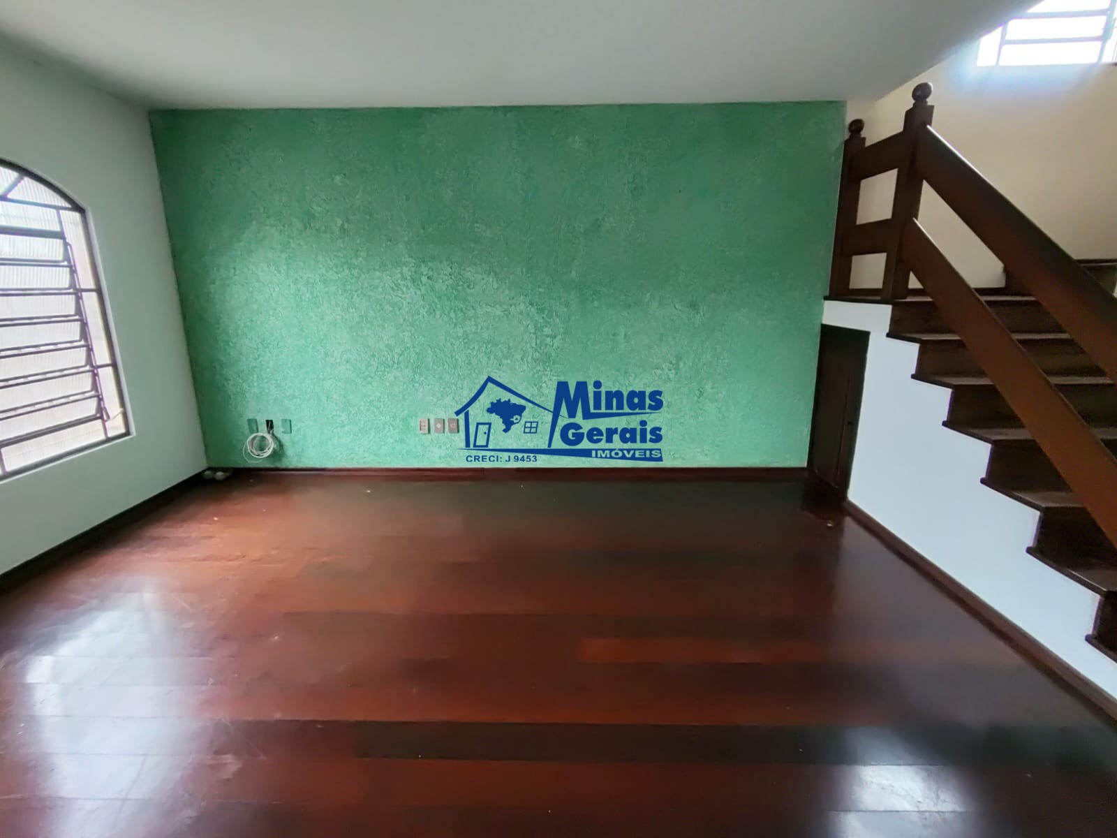 Casa à venda com 5 quartos, 235m² - Foto 3