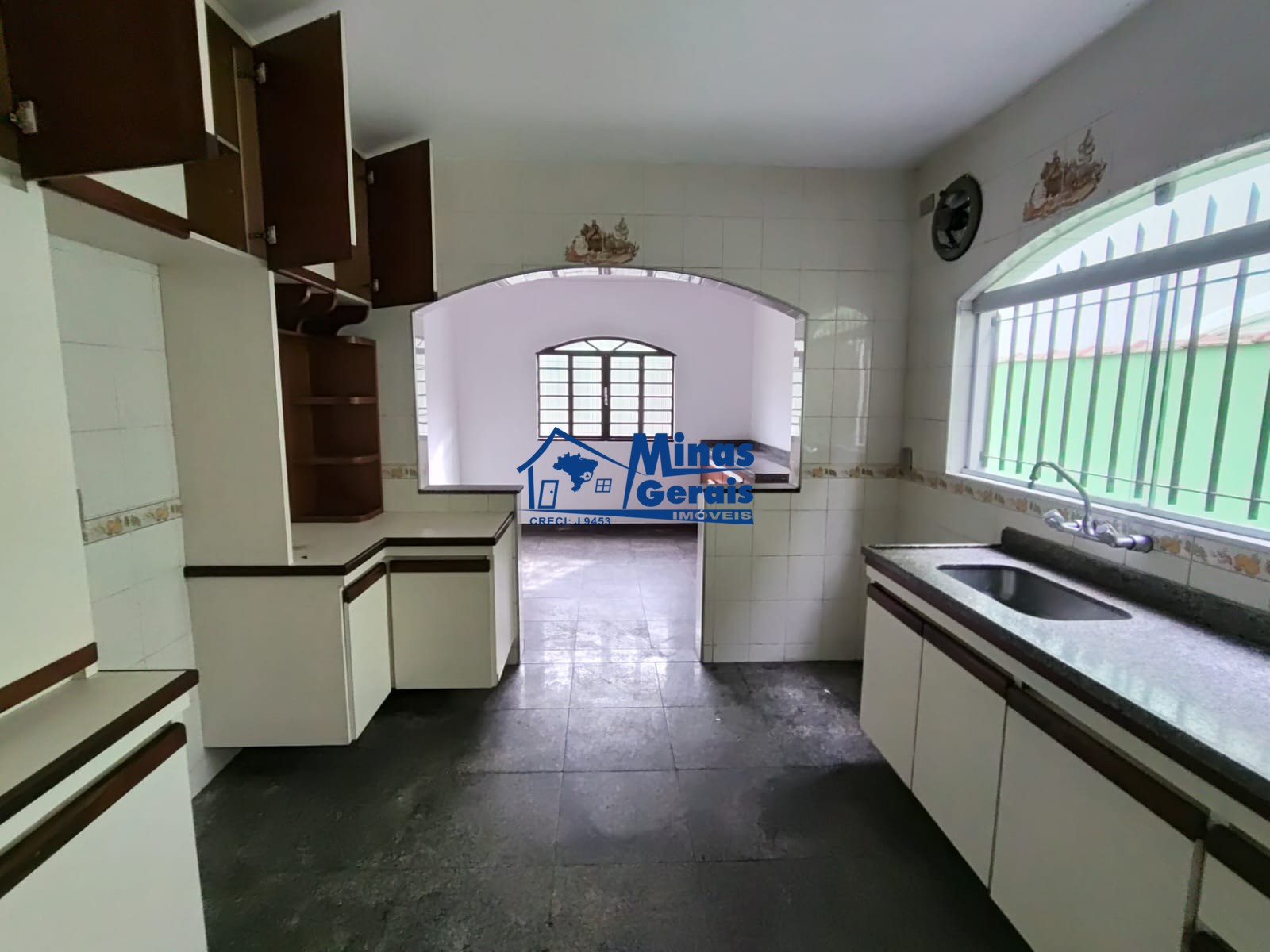 Casa à venda com 5 quartos, 235m² - Foto 5