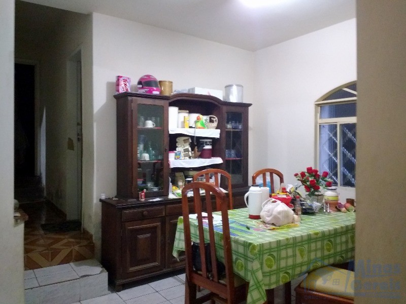 Casa à venda com 3 quartos, 102m² - Foto 2
