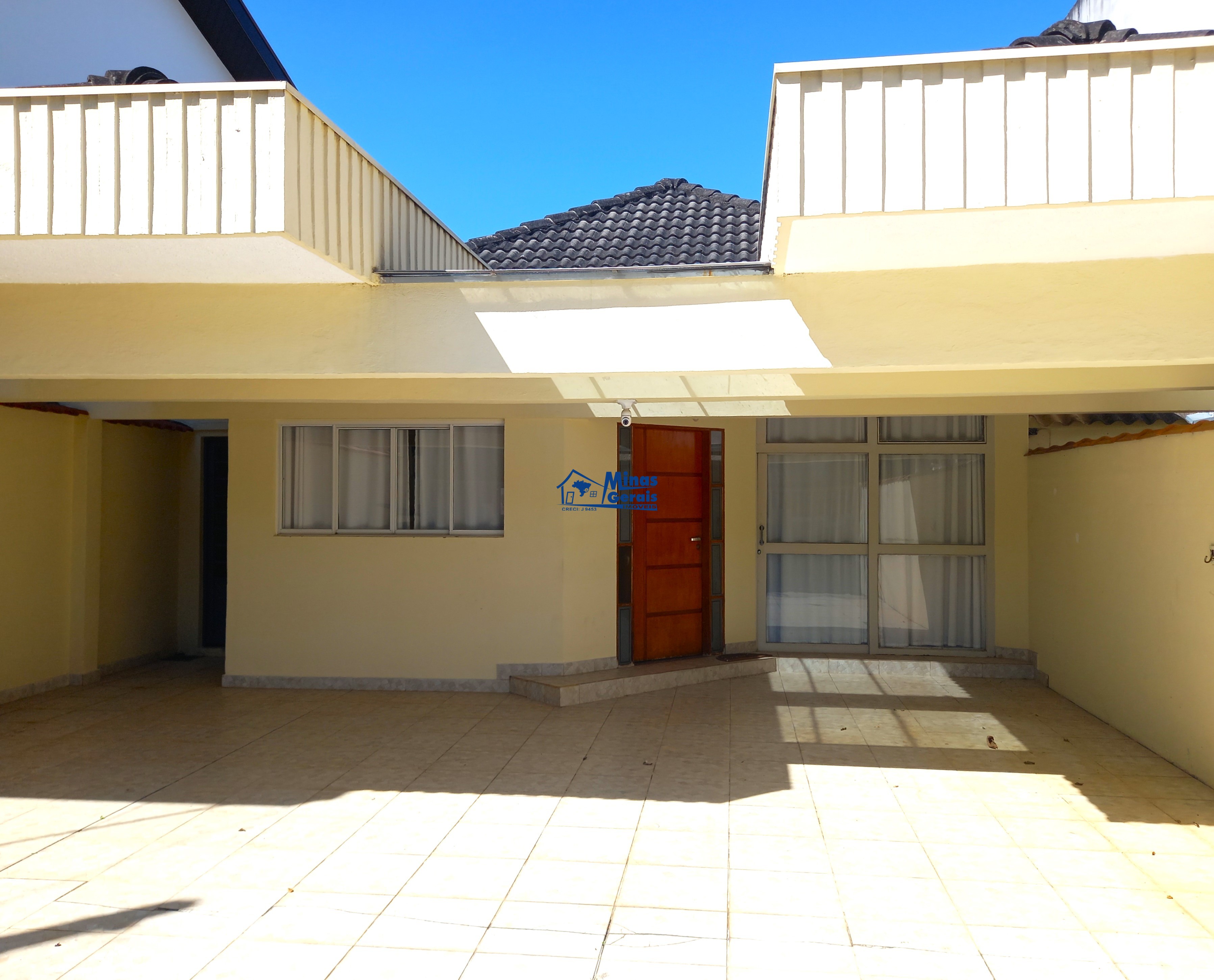 Casa à venda e aluguel com 3 quartos, 179m² - Foto 1