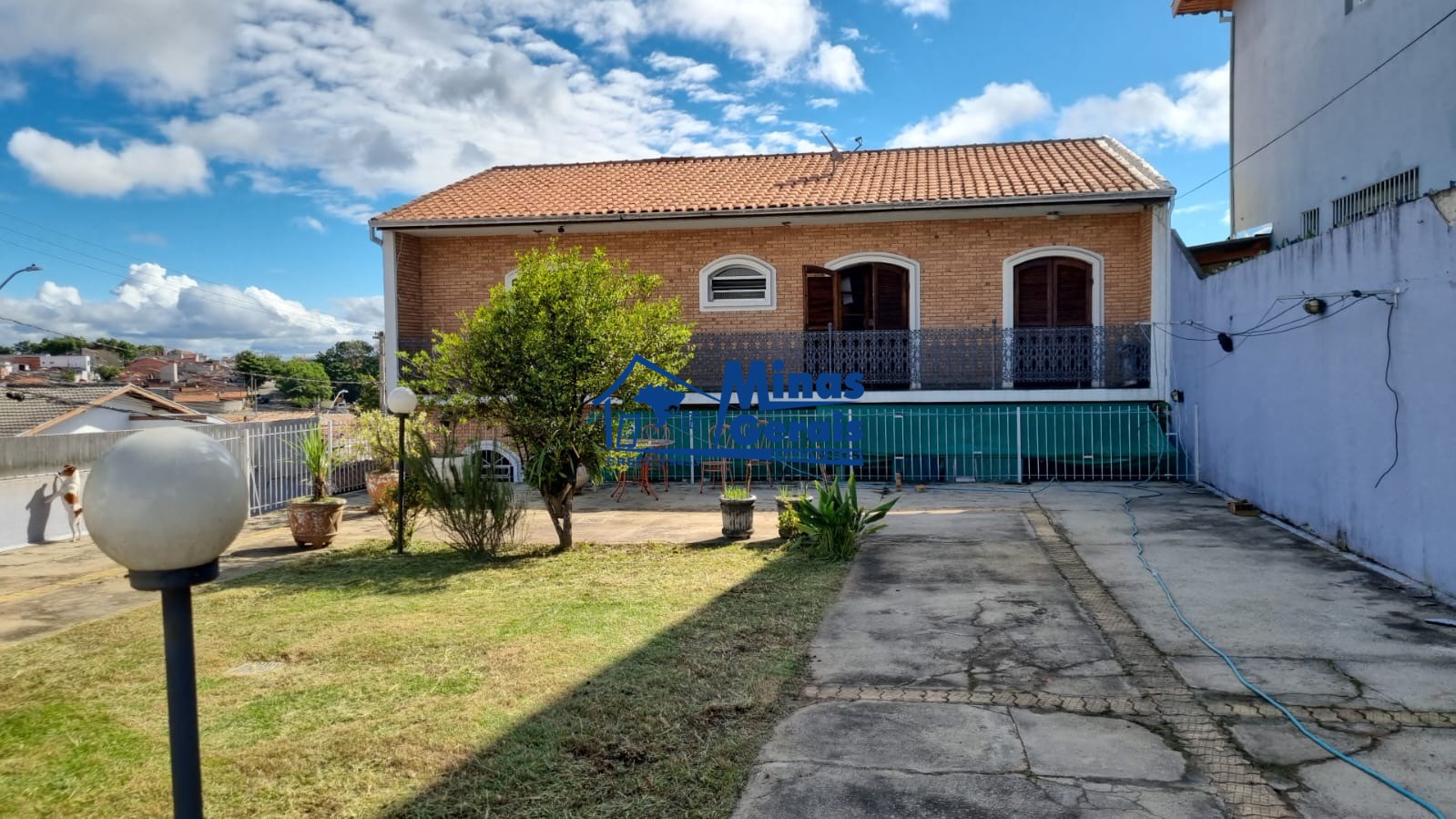 Casa à venda com 3 quartos, 104m² - Foto 1