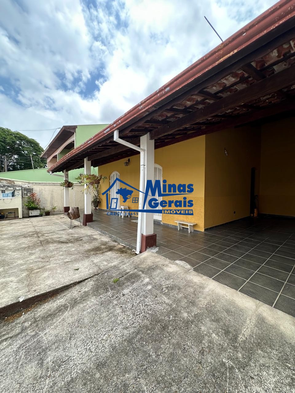 Casa à venda com 3 quartos, 179m² - Foto 1