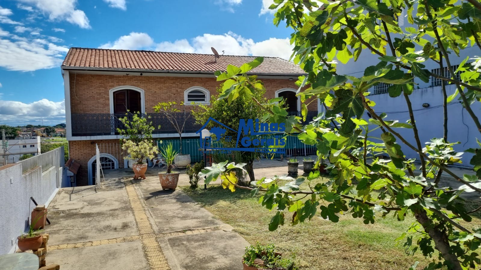 Casa à venda com 3 quartos, 104m² - Foto 2