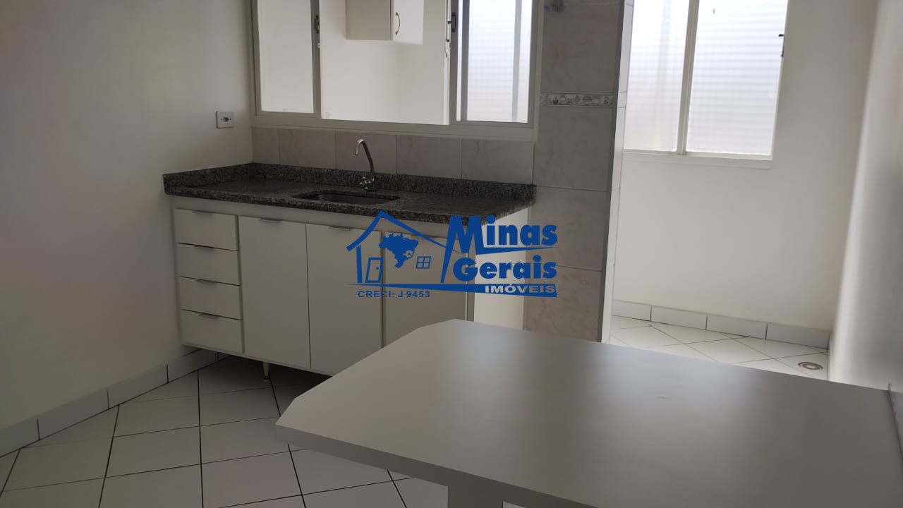 Casa para alugar com 2 quartos, 65m² - Foto 1