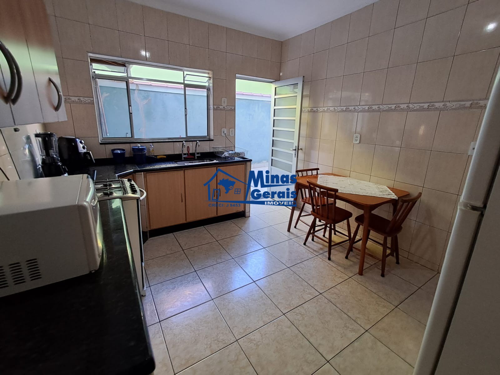 Casa à venda com 3 quartos, 146m² - Foto 2