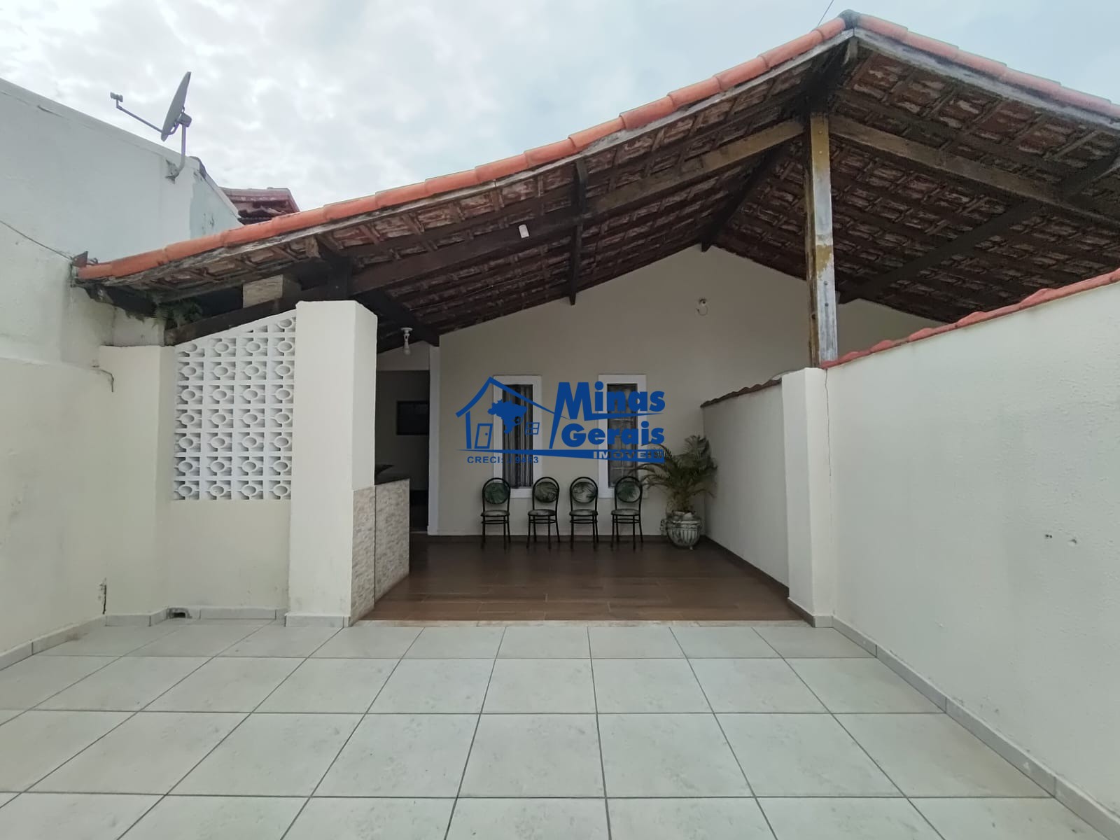 Casa à venda com 4 quartos, 199m² - Foto 2