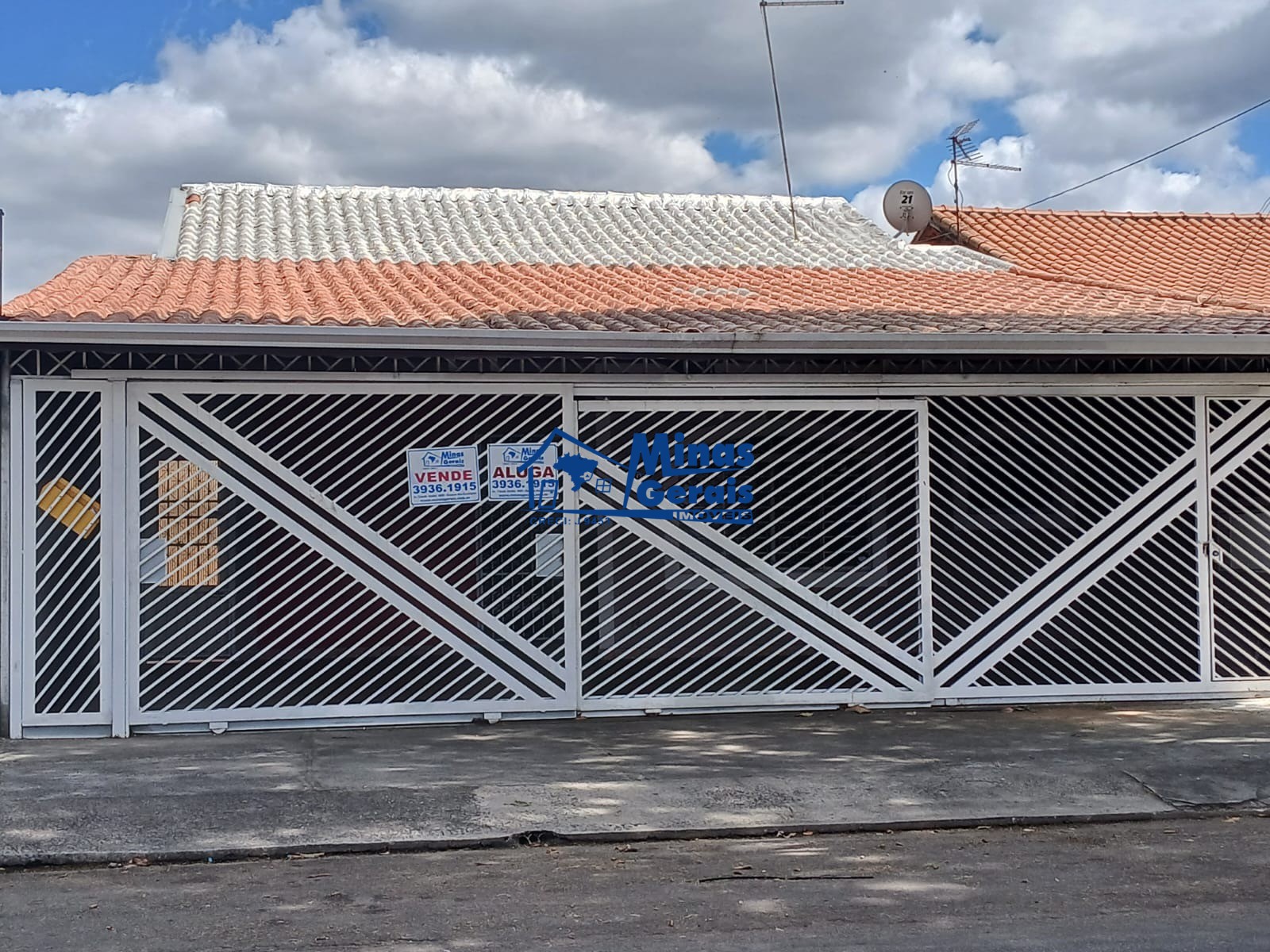 Casa à venda e aluguel com 3 quartos, 203m² - Foto 1