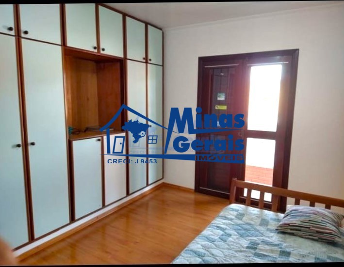 Casa à venda com 5 quartos, 250m² - Foto 6