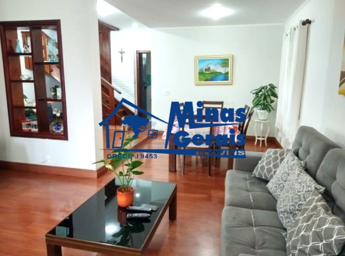 Casa à venda com 5 quartos, 250m² - Foto 1