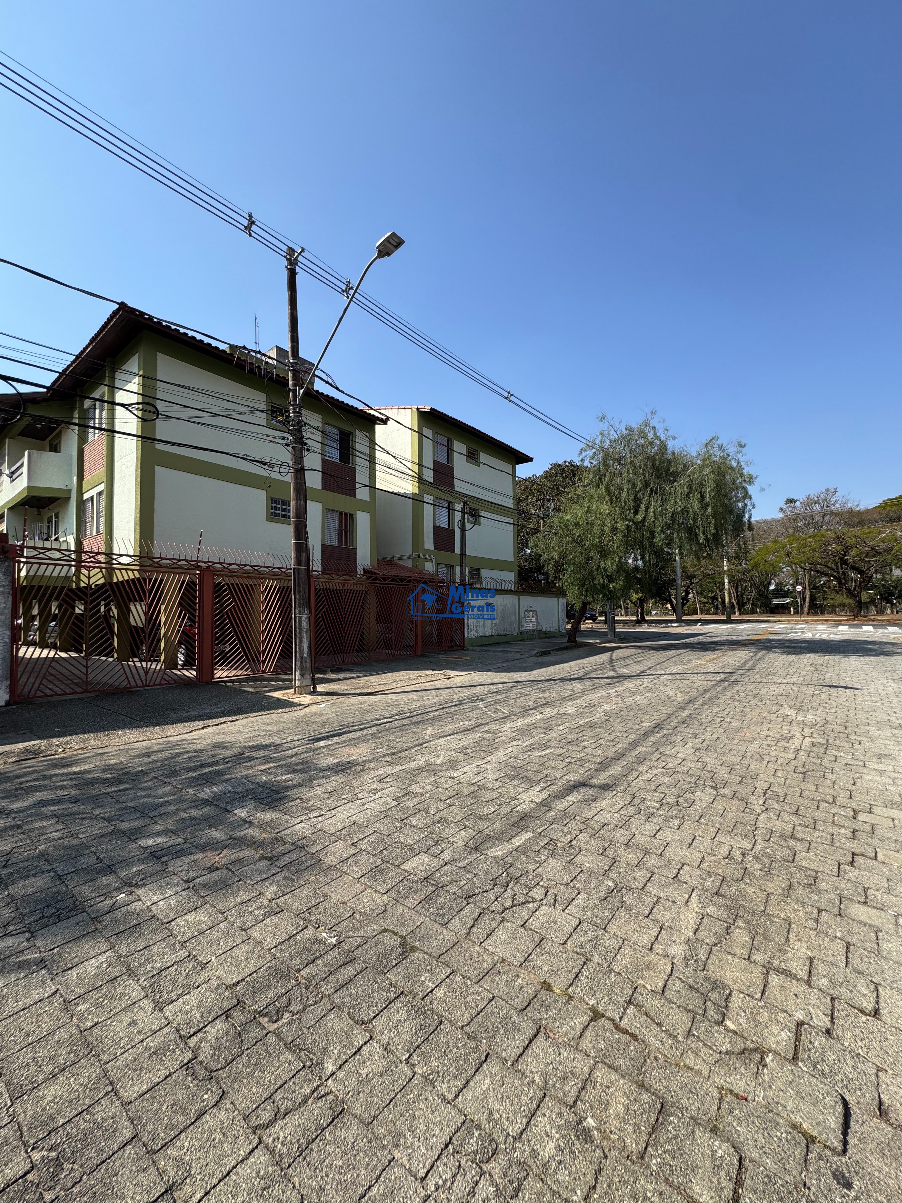 Apartamento à venda com 3 quartos, 75m² - Foto 2