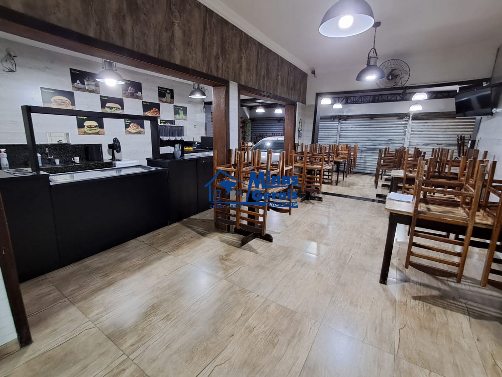 Casa à venda com 3 quartos, 262m² - Foto 1