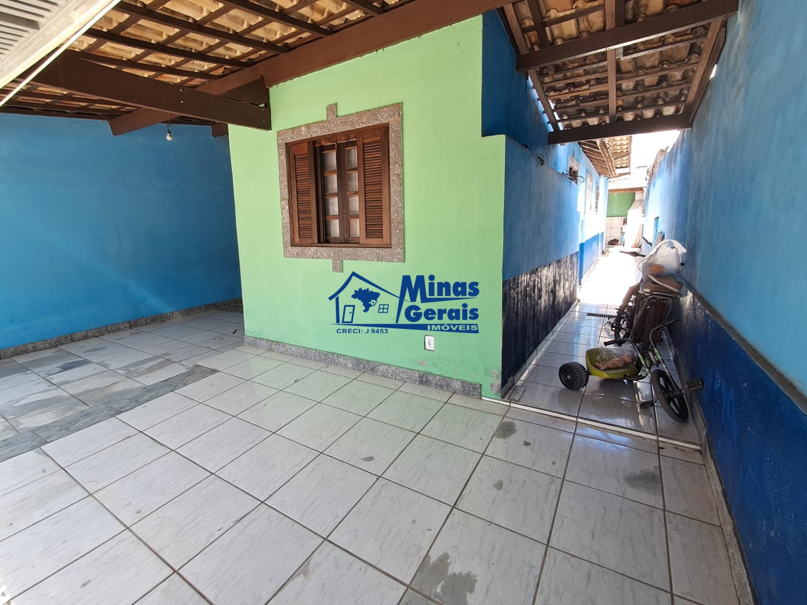 Casa à venda com 3 quartos, 32m² - Foto 2