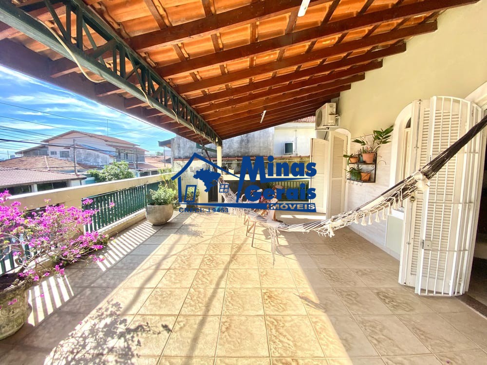 Casa, 4 quartos, 230 m² - Foto 1