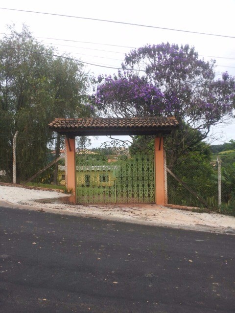 no bairro Monte Verde em Itatiba CHACARA PARA VENDA - 1000 M2 - MONTE VERDE. ITATIBA- SP *COM POMAR. EDIFICACAO DE 51 M2 AO FUNDO DO