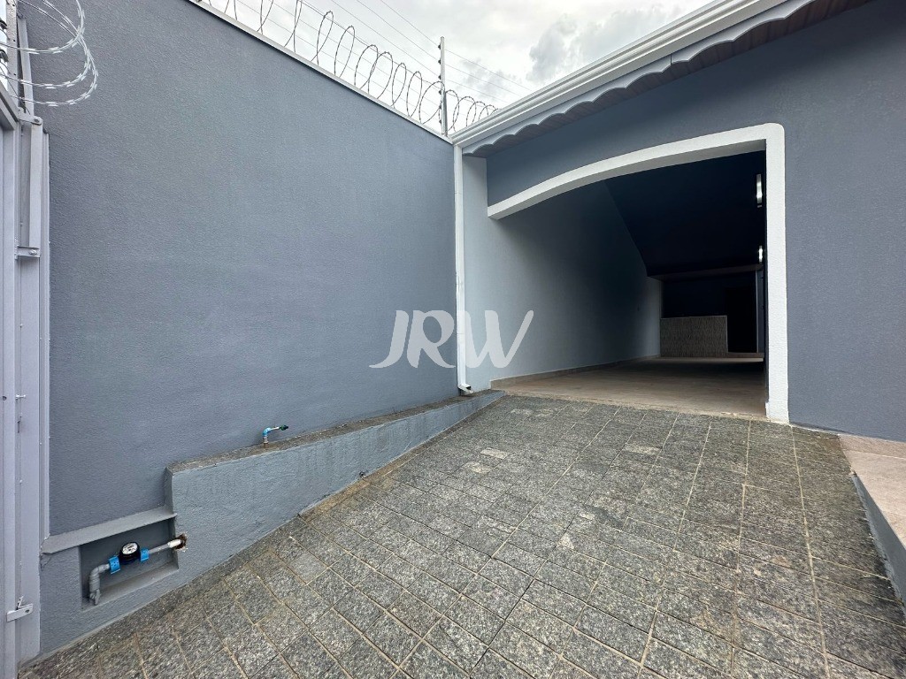 Casa à venda com 2 quartos, 250m² - Foto 2