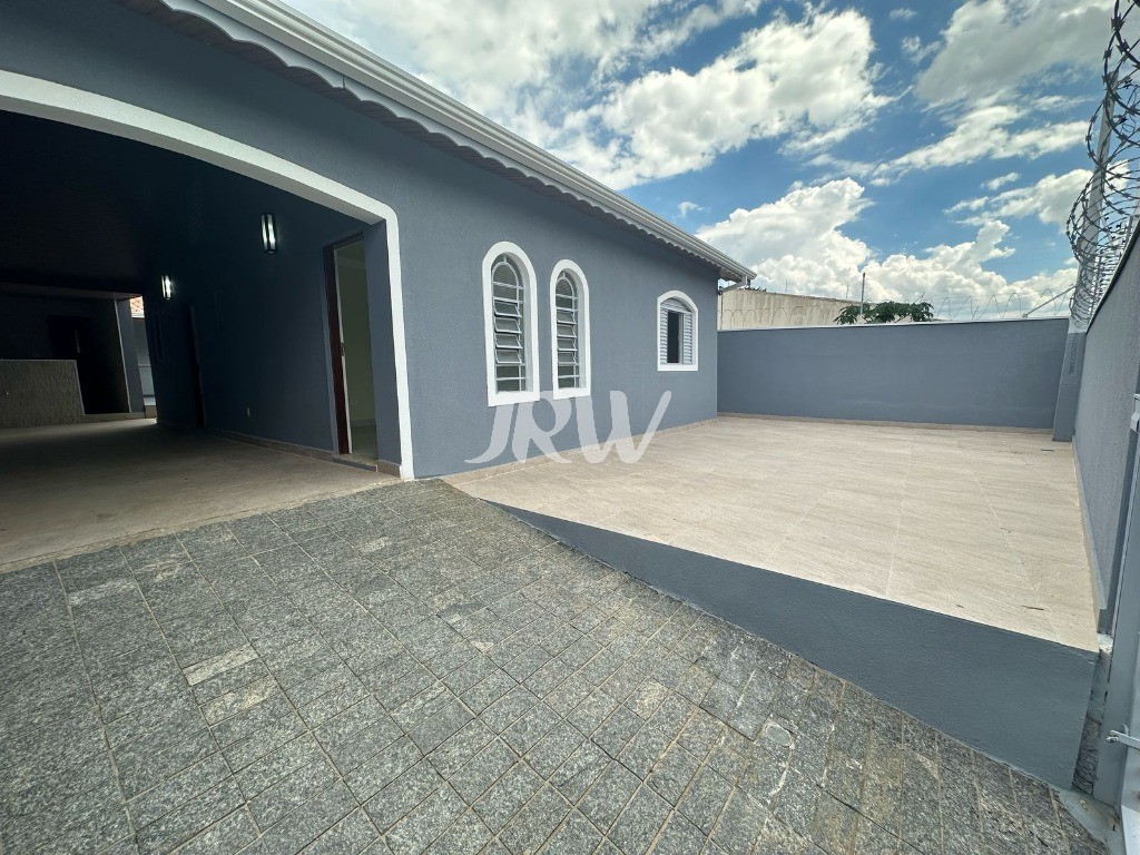 Casa à venda com 2 quartos, 250m² - Foto 1