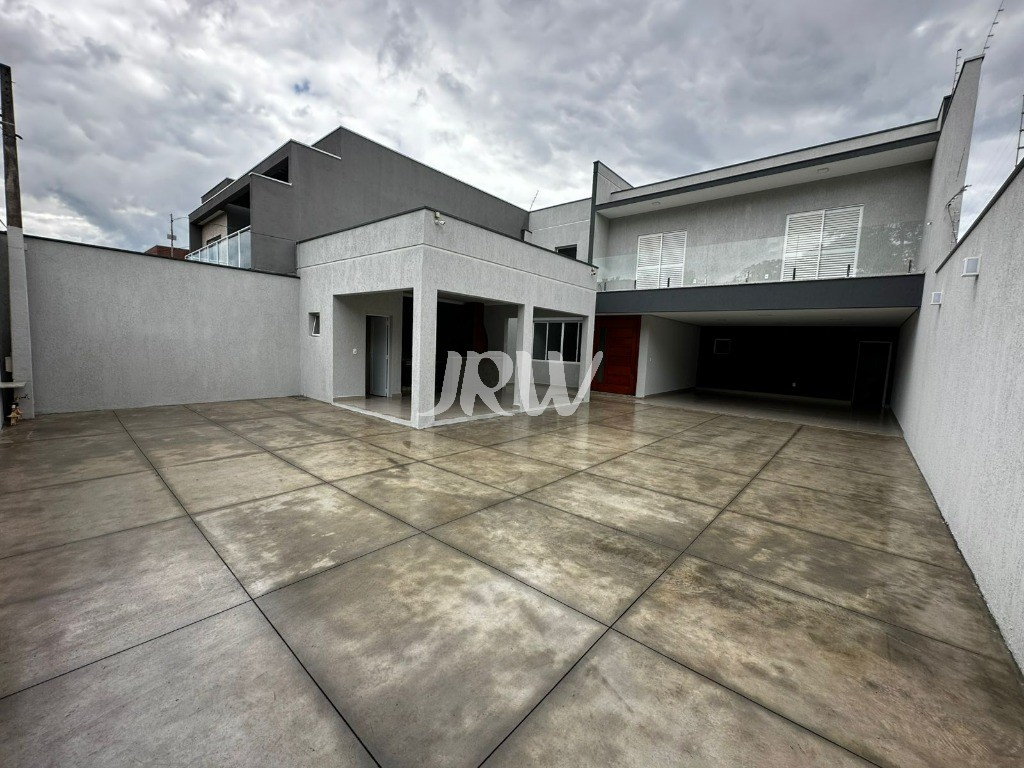 Sobrado à venda com 3 quartos, 240m² - Foto 1