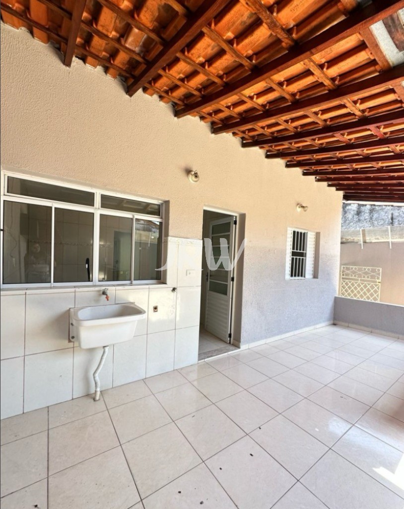Casa à venda com 2 quartos, 108m² - Foto 3