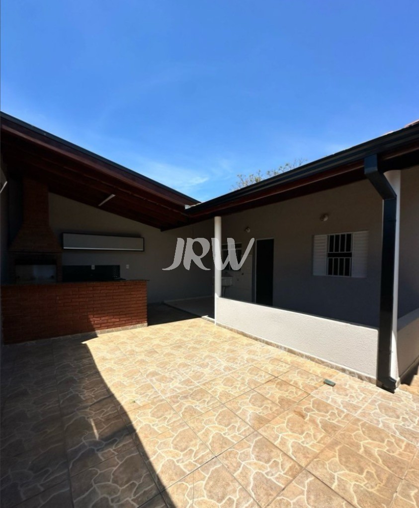 Casa à venda com 2 quartos, 108m² - Foto 1