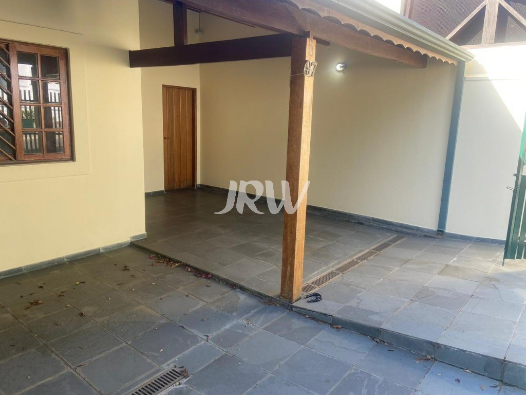 Casa à venda com 2 quartos, 166m² - Foto 1