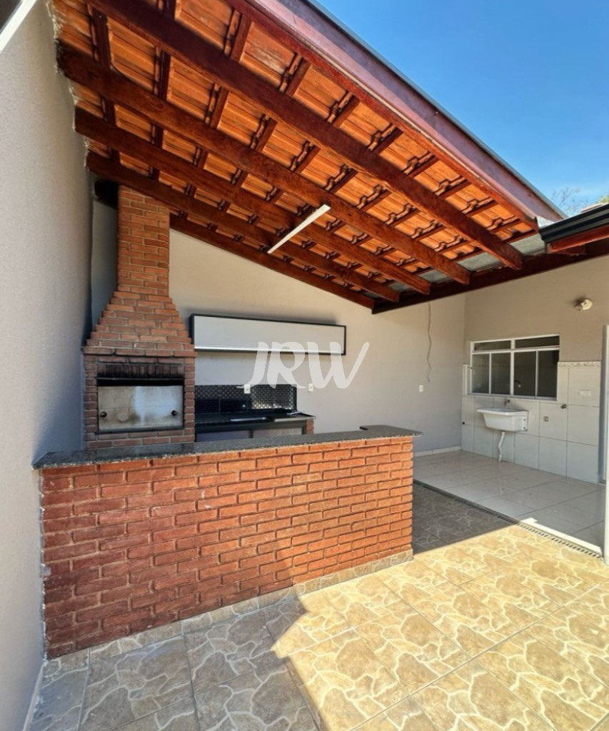 Casa à venda com 2 quartos, 108m² - Foto 2