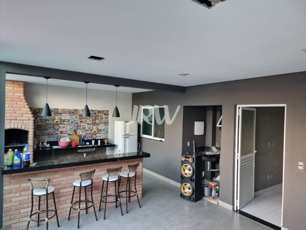 Prédio Inteiro à venda com 3 quartos, 150m² - Foto 2