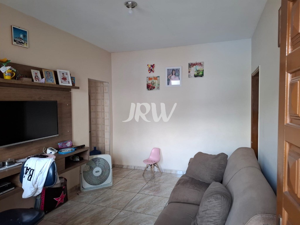 Casa à venda com 1 quarto, 250m² - Foto 2