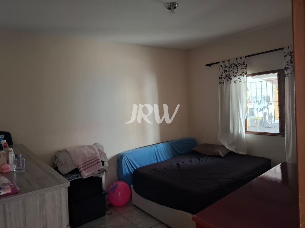Casa à venda com 1 quarto, 250m² - Foto 4
