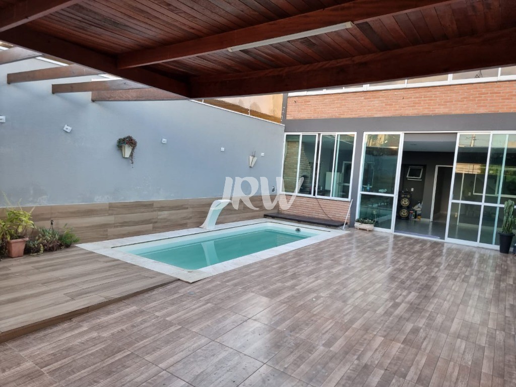 Prédio Inteiro à venda com 3 quartos, 150m² - Foto 1