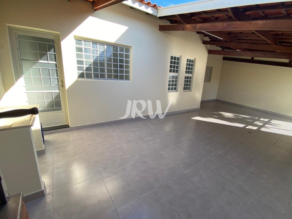 Casa à venda com 3 quartos, 126m² - Foto 1