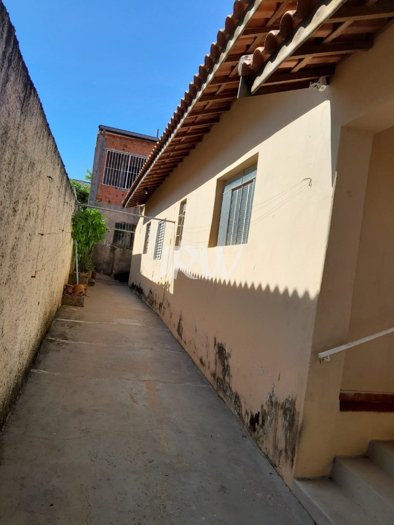 Prédio Inteiro à venda com 5 quartos, 250m² - Foto 1