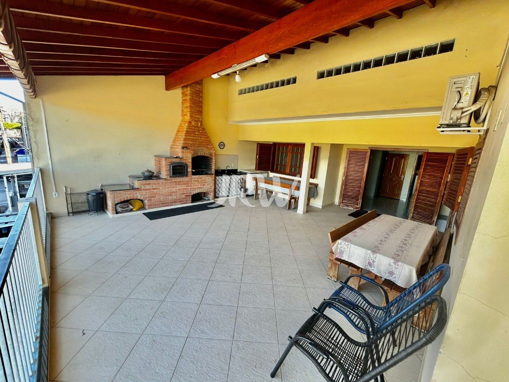 Prédio Inteiro à venda com 3 quartos, 300m² - Foto 2